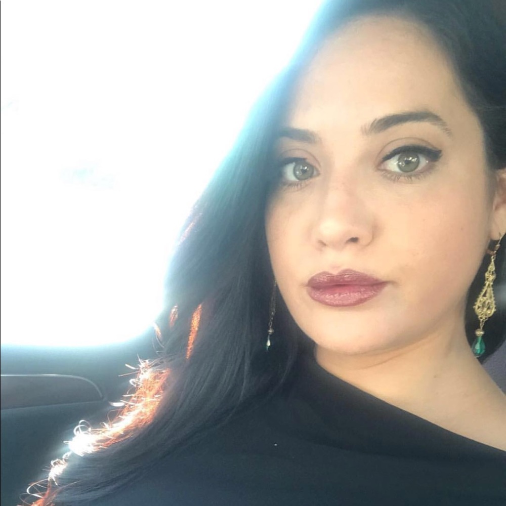 Meet your Posher, Nicole